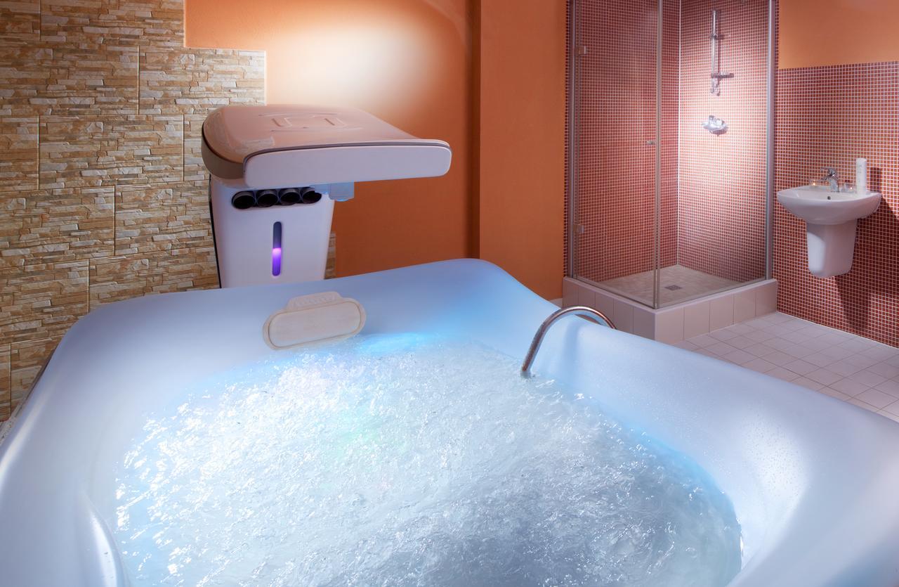 Lipno Wellness - Frymburk Hotel Private Family Room Екстер'єр фото